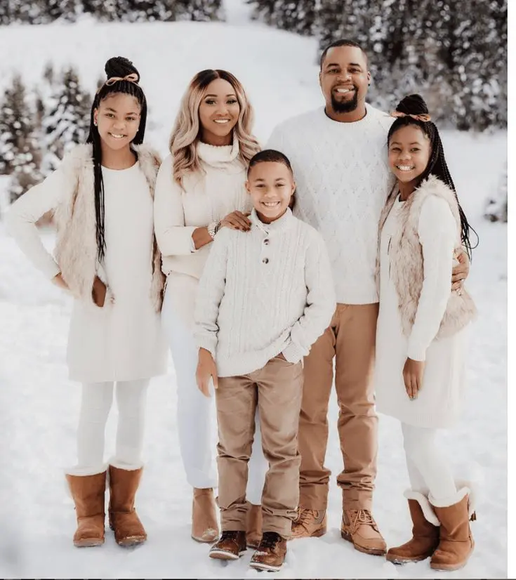 Family Portrait in Snow Professional Photographer Boise, Idaho