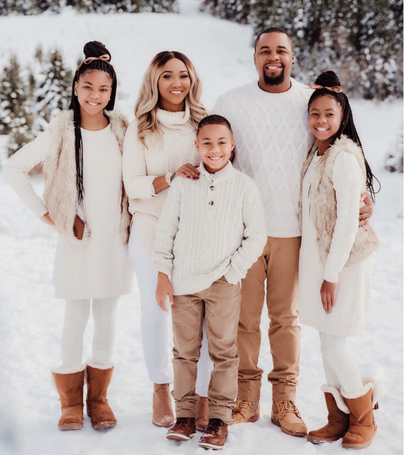 Family Portrait in the Snow -Idaho Family Photographer